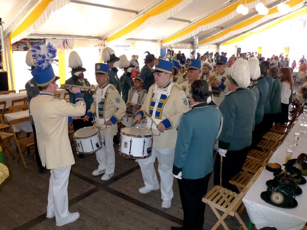 Sch�tzenumzug am Pfingstsonntag